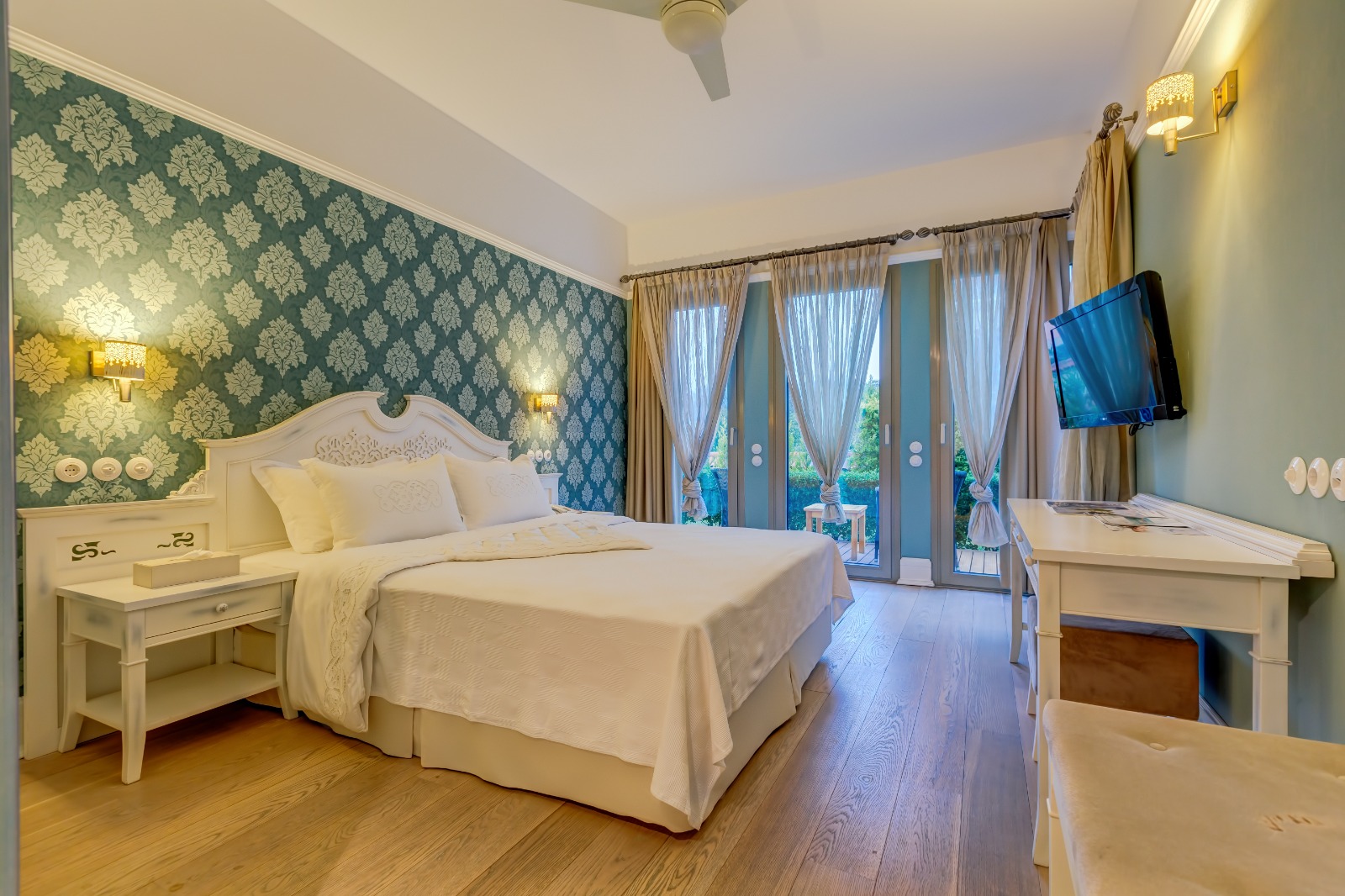 An Aegean-inspired guest room at Antmare
